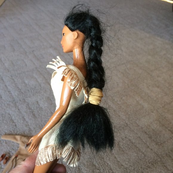 Pocahontas doll - Picture 4 of 12